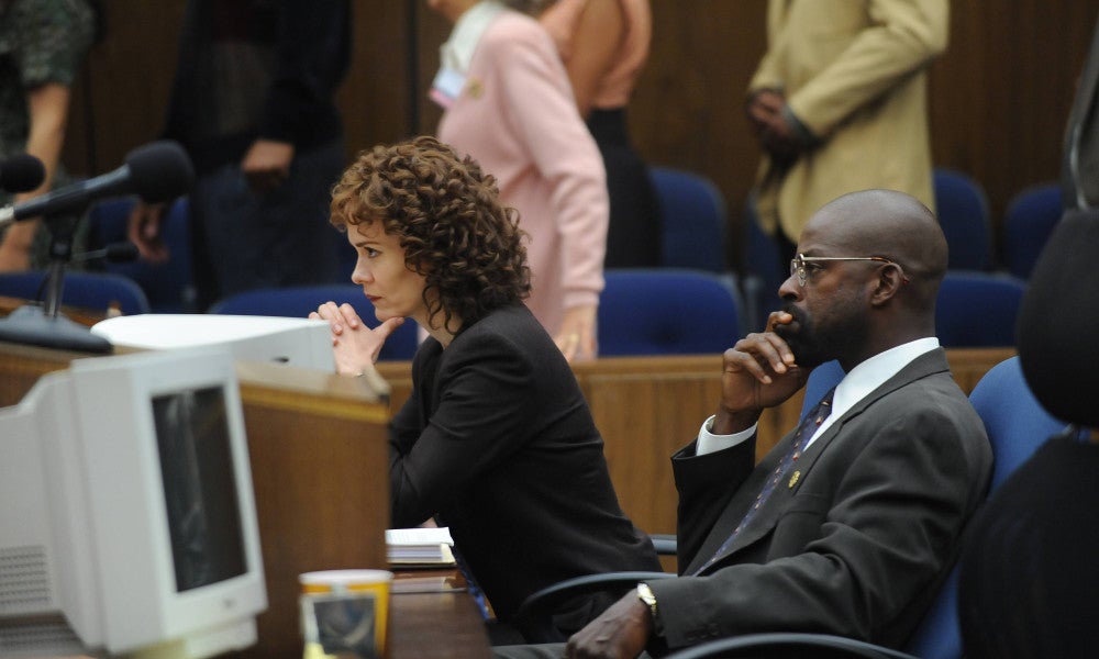 THE PEOPLE v. O.J. SIMPSON: AMERICAN CRIME STORY 'Marcia, Marcia, Marcia' Episode 106 (Airs Tuesday, March 8, 10:00 pm/ep) -- Pictured: (l-r) Sarah Paulson a Marcia Clark, Sterling K. Brown as Christopher Darden. CR: Ray Mickshaw/FX