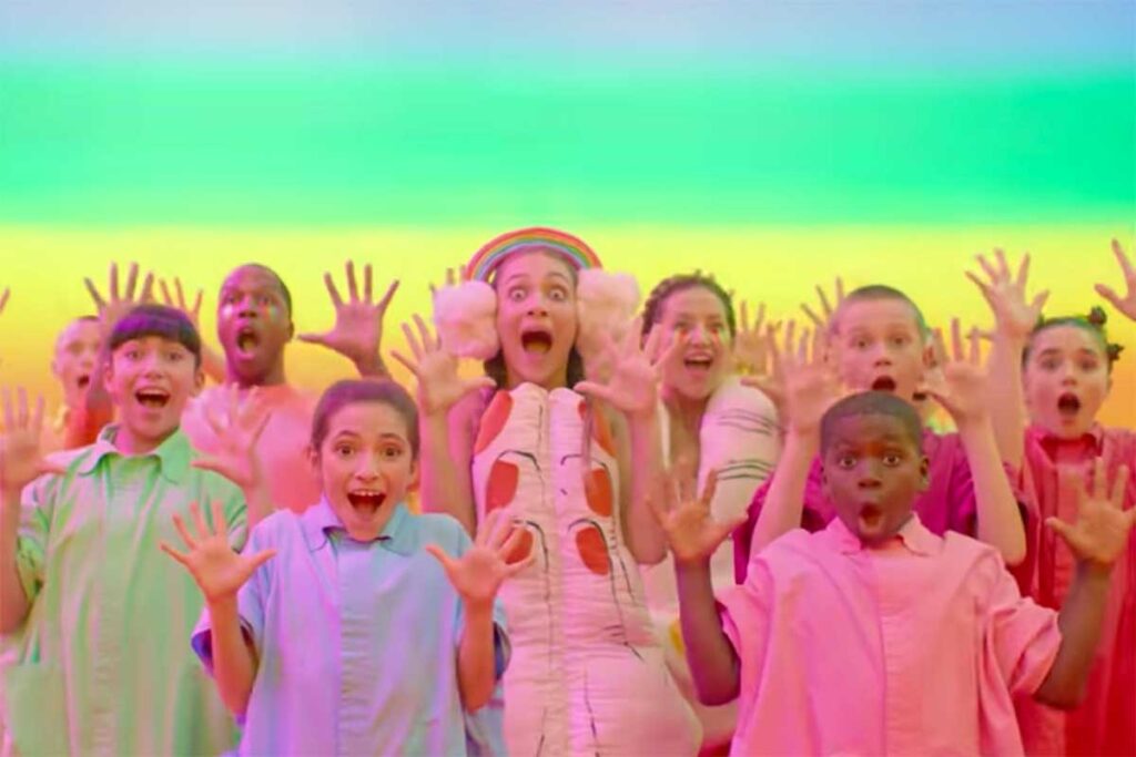 Cr&iacute;tiques a Music de Sia